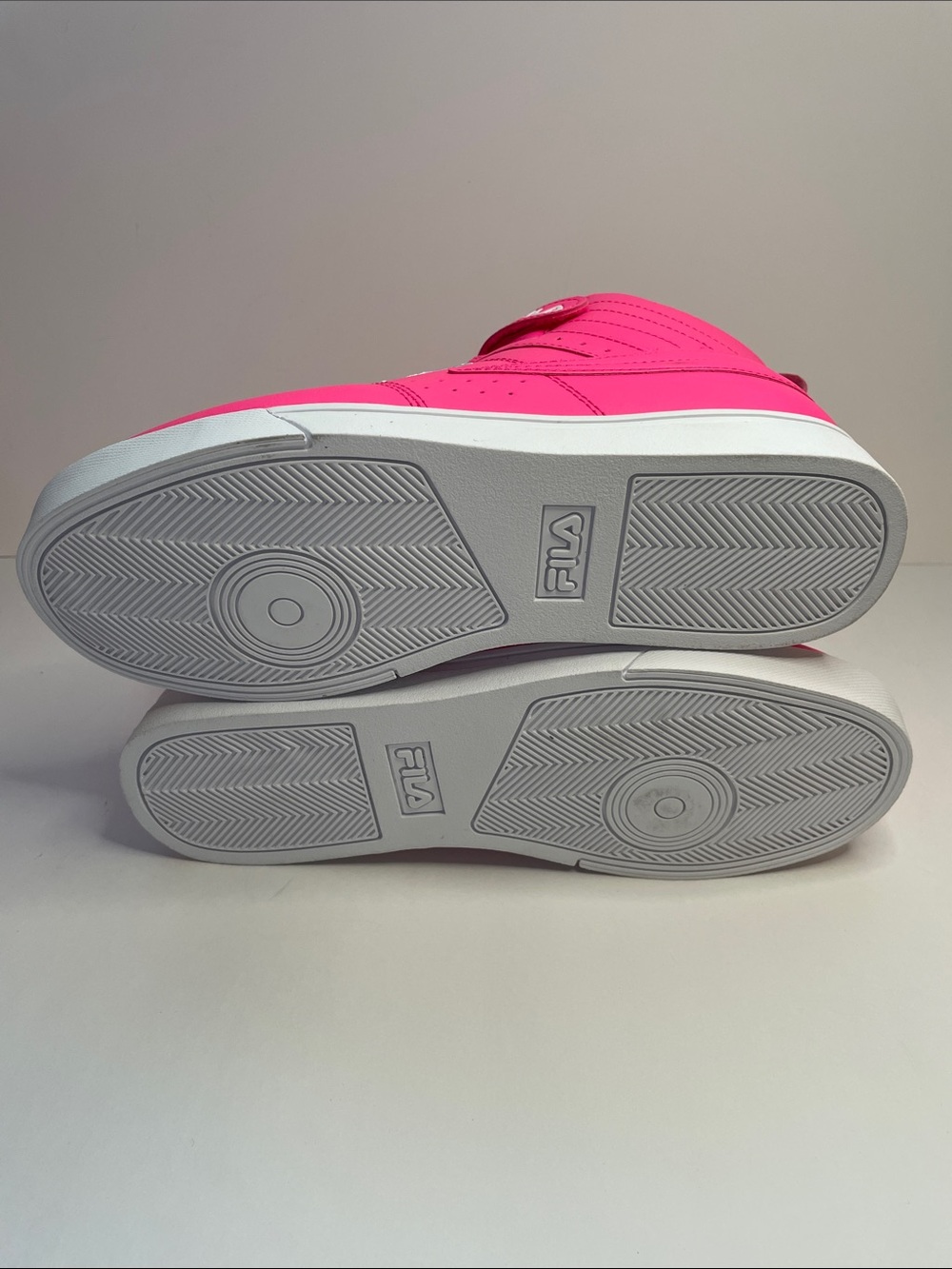 NIB FILA Women’s Hot Pink High-Top Sneakers with Strap.  Size 9. - Picture 5 of 7